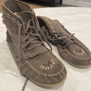 Laurentian Chief Greg Seude Moccasins